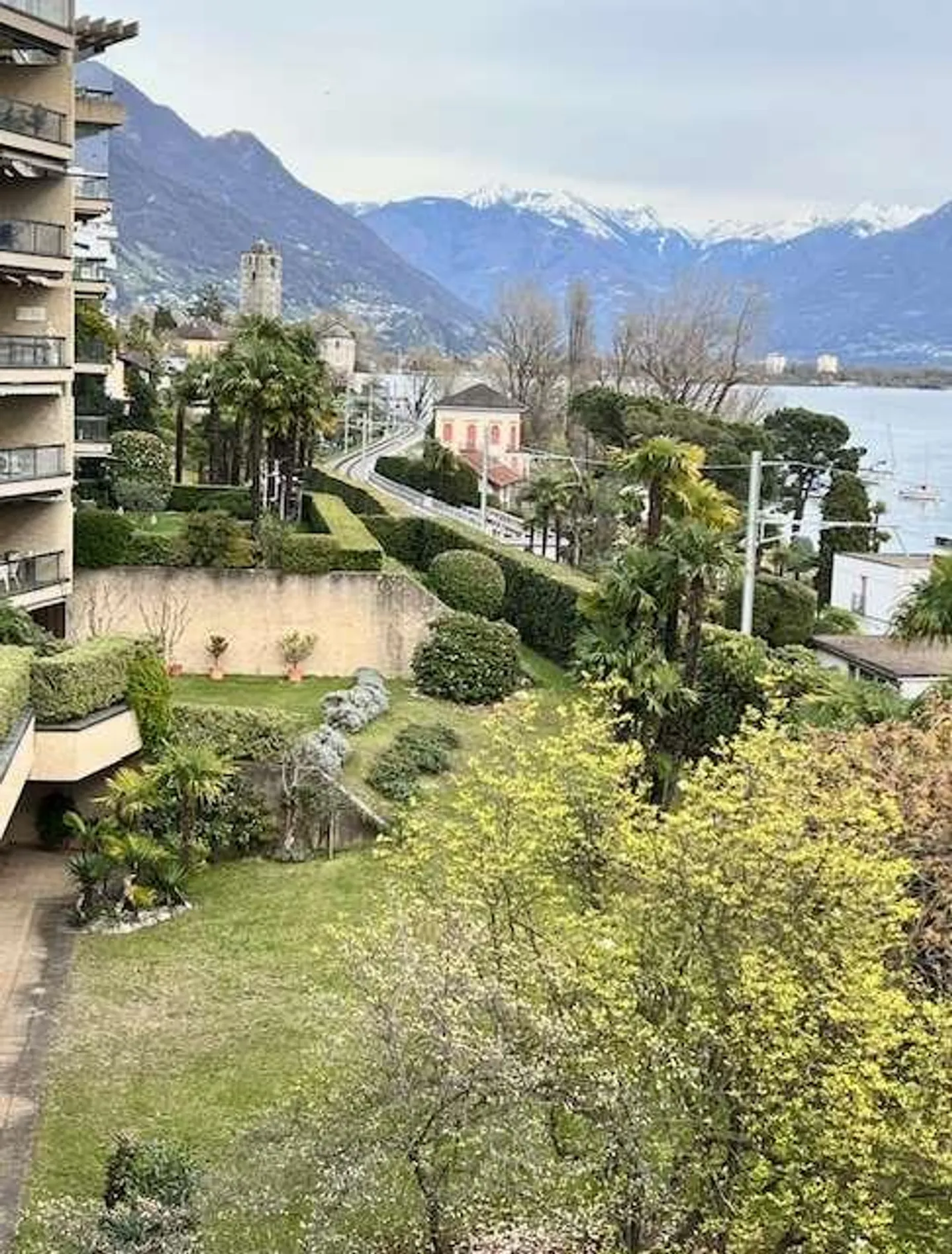 Monolocale con vista magnifica sul lago e grande terrazza - Foto 12 di 13