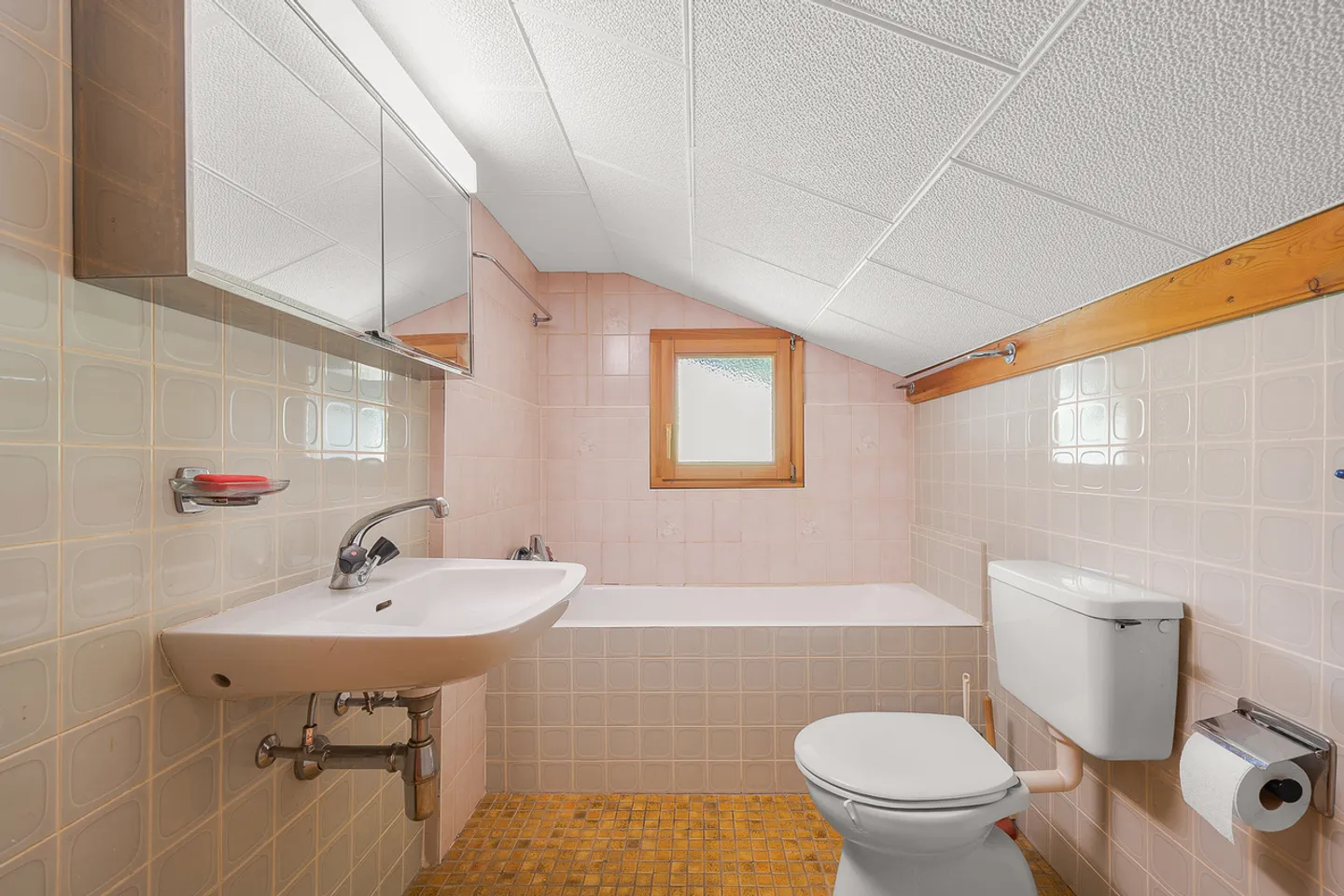 In the heart of the daffodils Chalet with lake view! - Photo 11 of 14