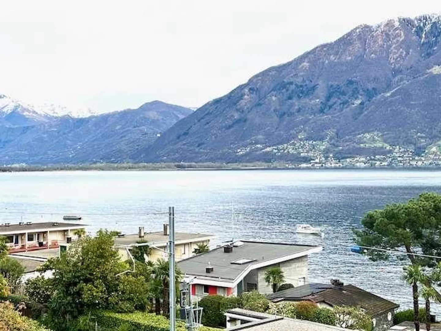 Monolocale con vista magnifica sul lago e grande terrazza - Foto 13 di 13