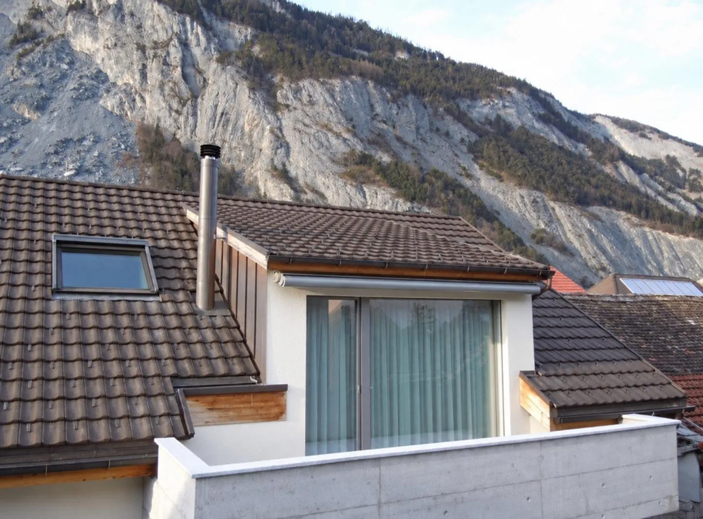 3.5-room penthouse apartment with sunny balcony in quiet Felsberg near Chur - Photo 14 of 15