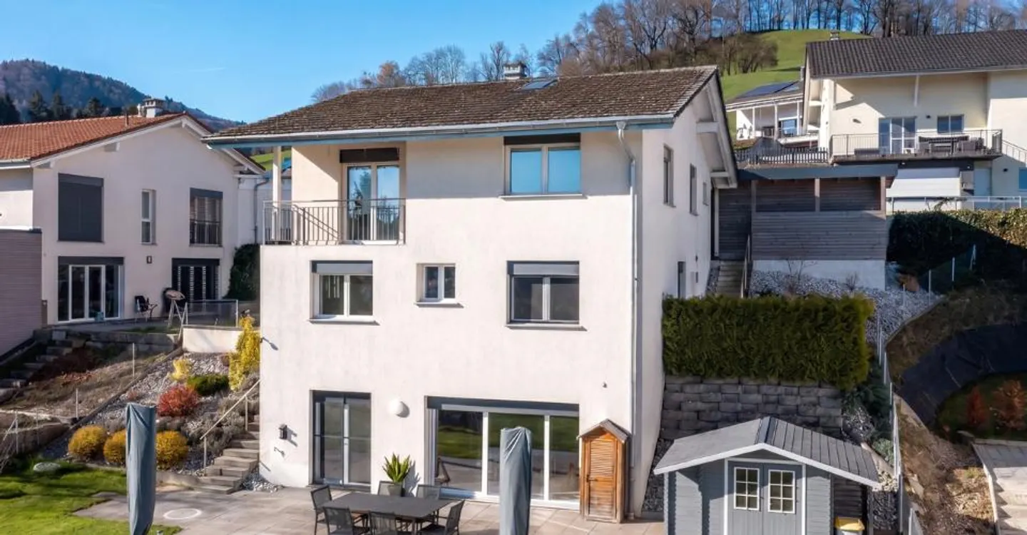 Villa contemporaine 6.5 pièces avec appartement indépendant loué - Photo 1 of 12