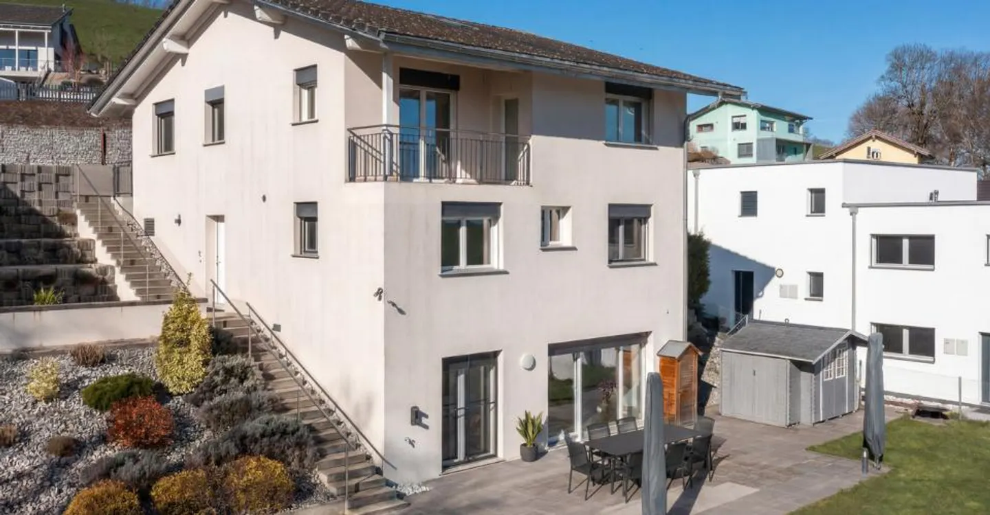 Villa contemporaine 6.5 pièces avec appartement indépendant loué - Photo 2 of 12