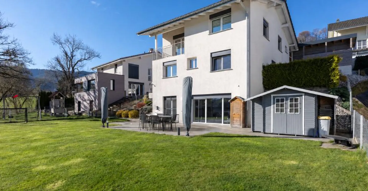 Villa contemporaine 6.5 pièces avec appartement indépendant loué - Photo 3 of 12