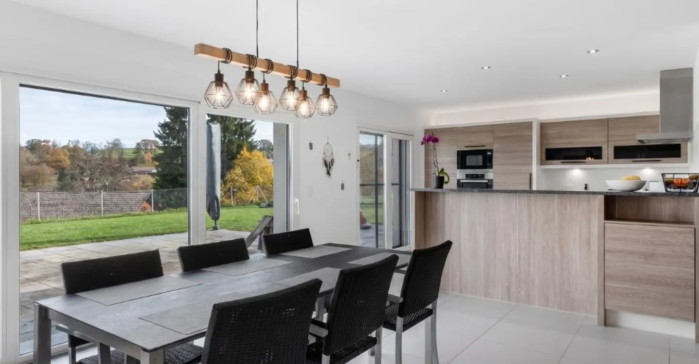 Villa contemporaine 6.5 pièces avec appartement indépendant loué - Photo 5 of 12