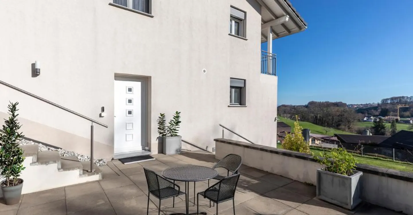 Villa contemporaine 6.5 pièces avec appartement indépendant loué - Photo 4 of 12