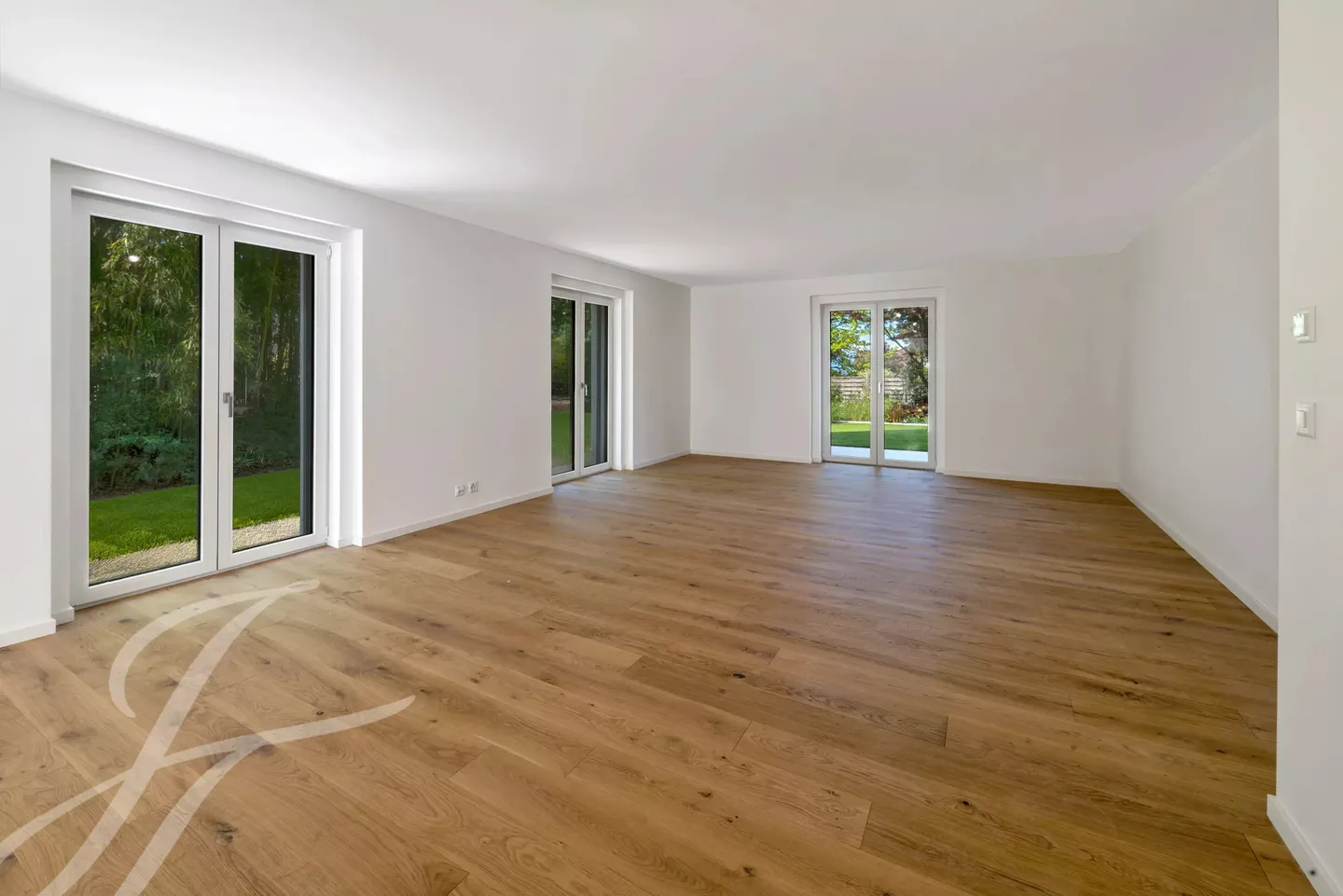 A few steps from the lake shore: Renovated villa with swimming pool - Foto 9 von 25