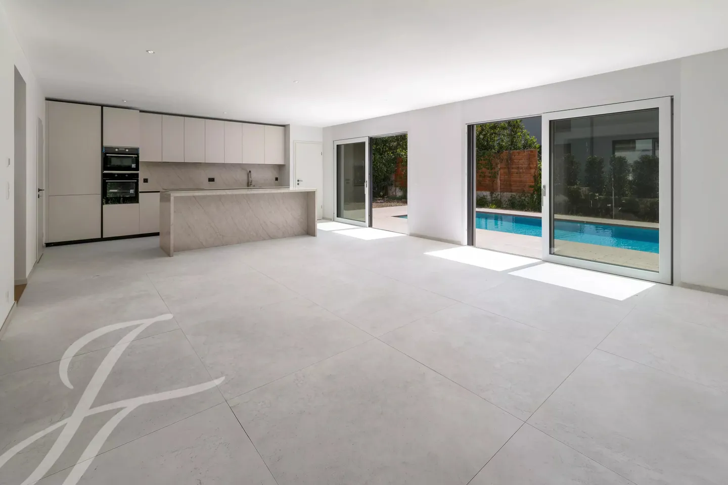 A few steps from the lake shore: Renovated villa with swimming pool - Foto 12 von 25