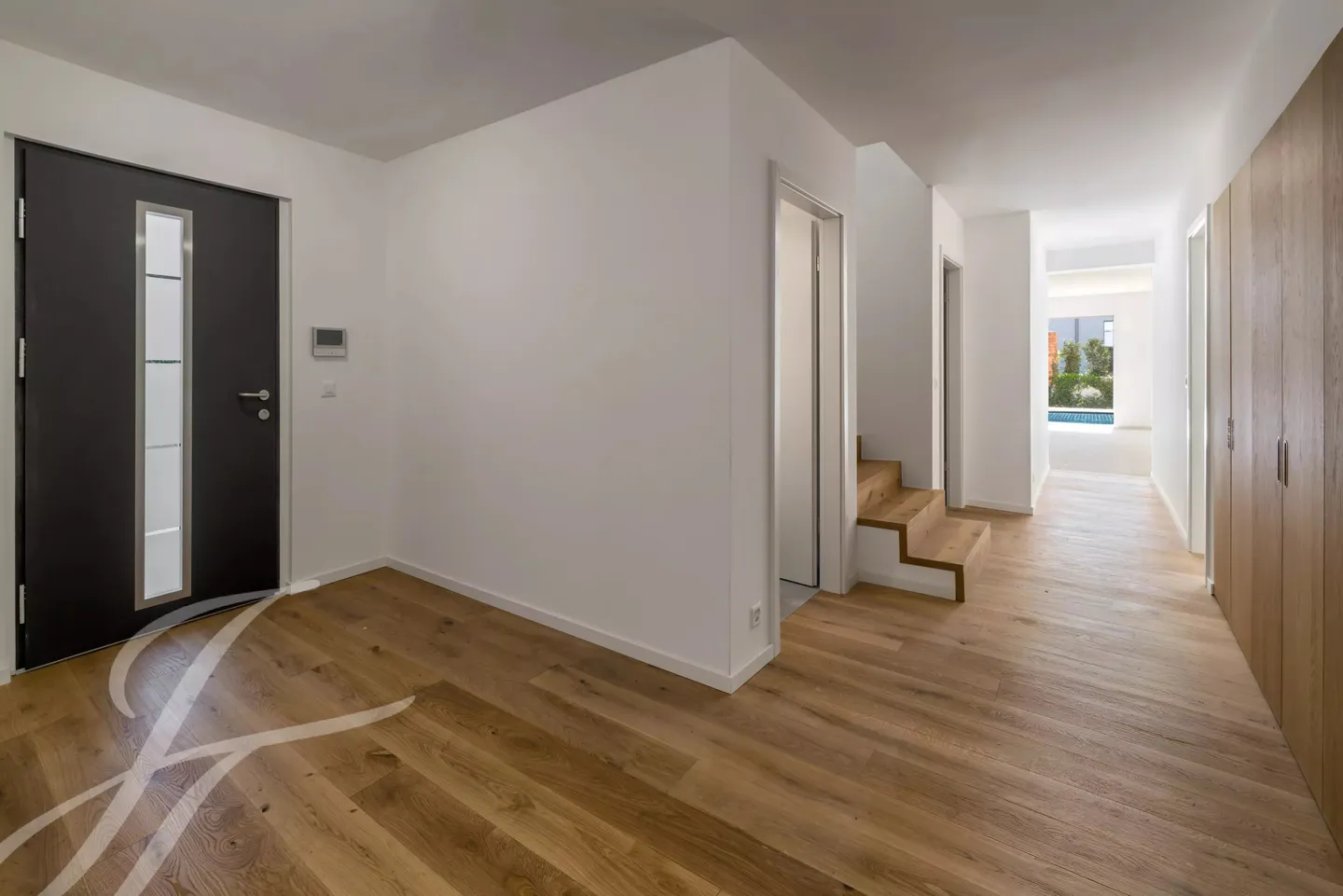 A few steps from the lake shore: Renovated villa with swimming pool - Foto 15 von 25