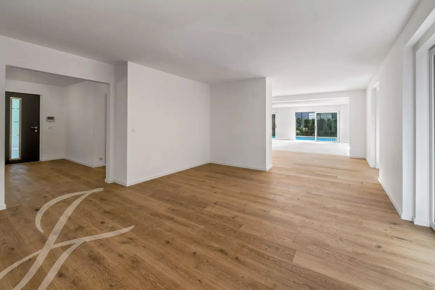 A few steps from the lake shore: Renovated villa with swimming pool - Foto 17 von 25