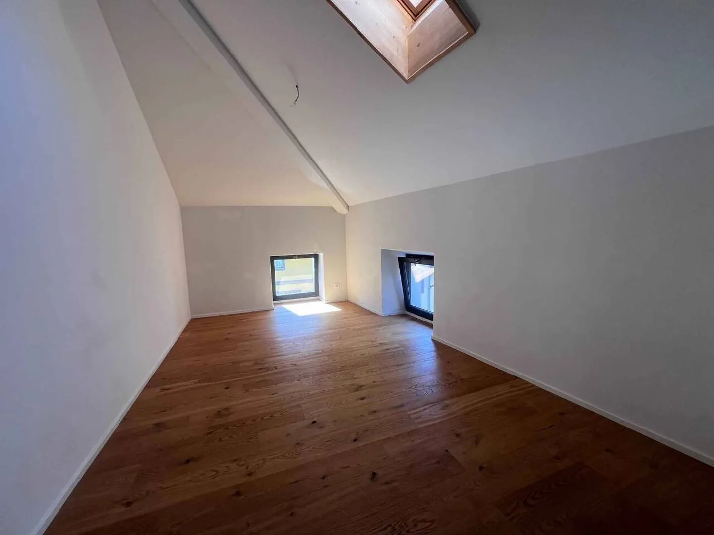 Charming Duplex Apartment - Photo 4 of 7