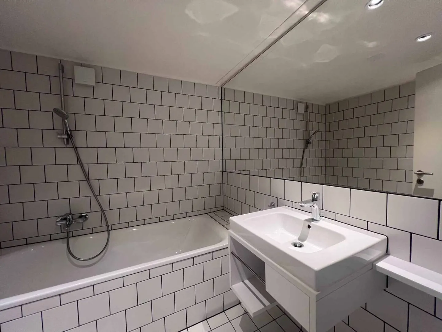 Charming Duplex Apartment - Photo 6 of 7