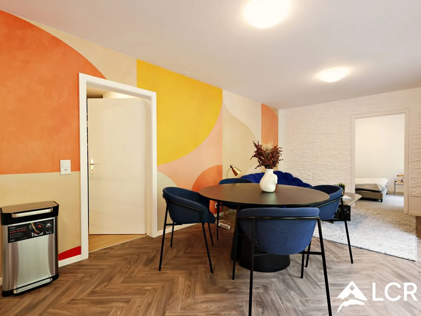 Gewerbefläche in Wohnraum umgewandelt - 3,5 Zimmer - Parkplatz - Foto 2 von 4