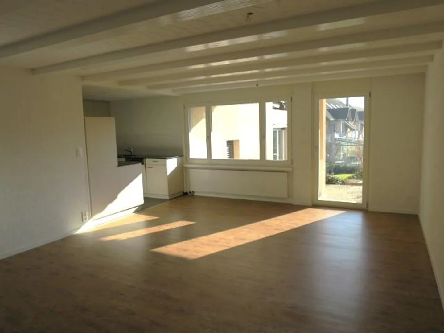 4.5 Room Apartment on the Ground Floor Hanfackerstrasse 5, 8360 Wallenwil - Photo 3 of 12