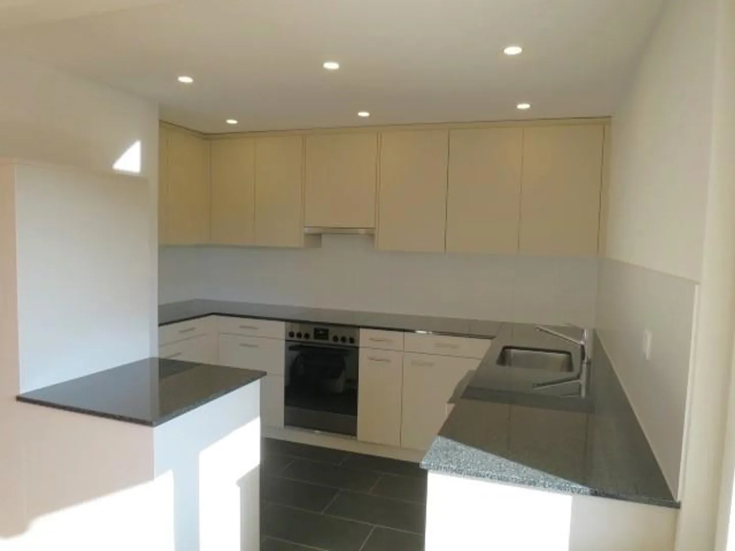 4.5 Room Apartment on the Ground Floor Hanfackerstrasse 5, 8360 Wallenwil - Photo 5 of 12