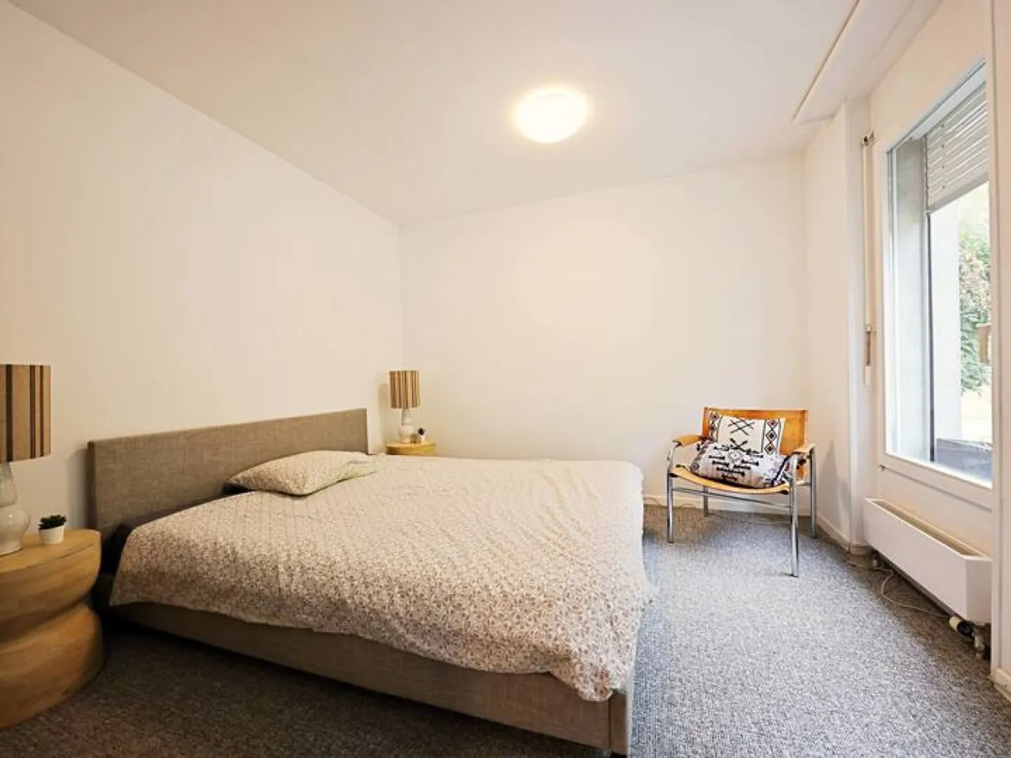 Gewerbefläche in Wohnraum umgewandelt - 3,5 Zimmer - Parkplatz - Foto 4 von 4
