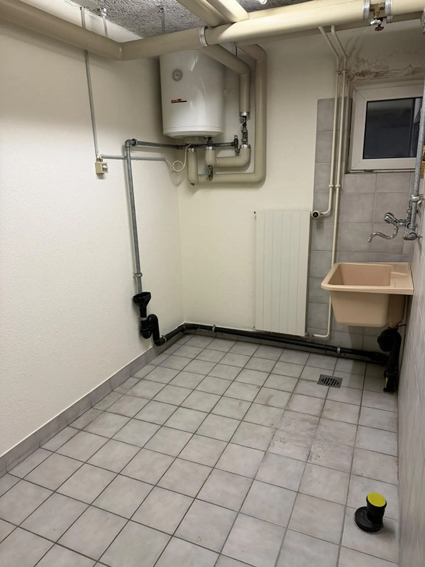 Craft Room for Rent in Adliswil - Photo 1 of 2