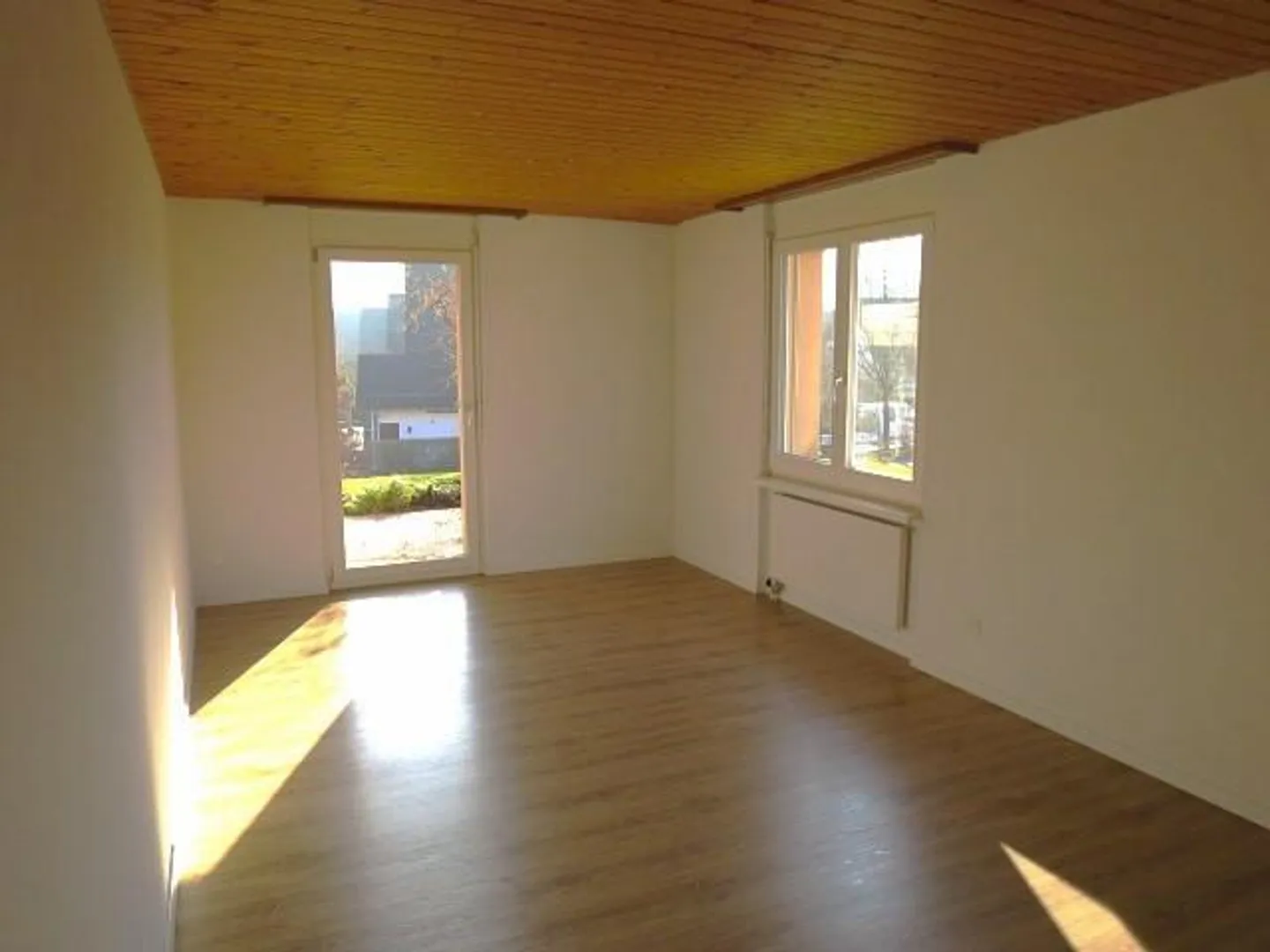 4.5 Room Apartment on the Ground Floor Hanfackerstrasse 5, 8360 Wallenwil - Photo 6 of 12