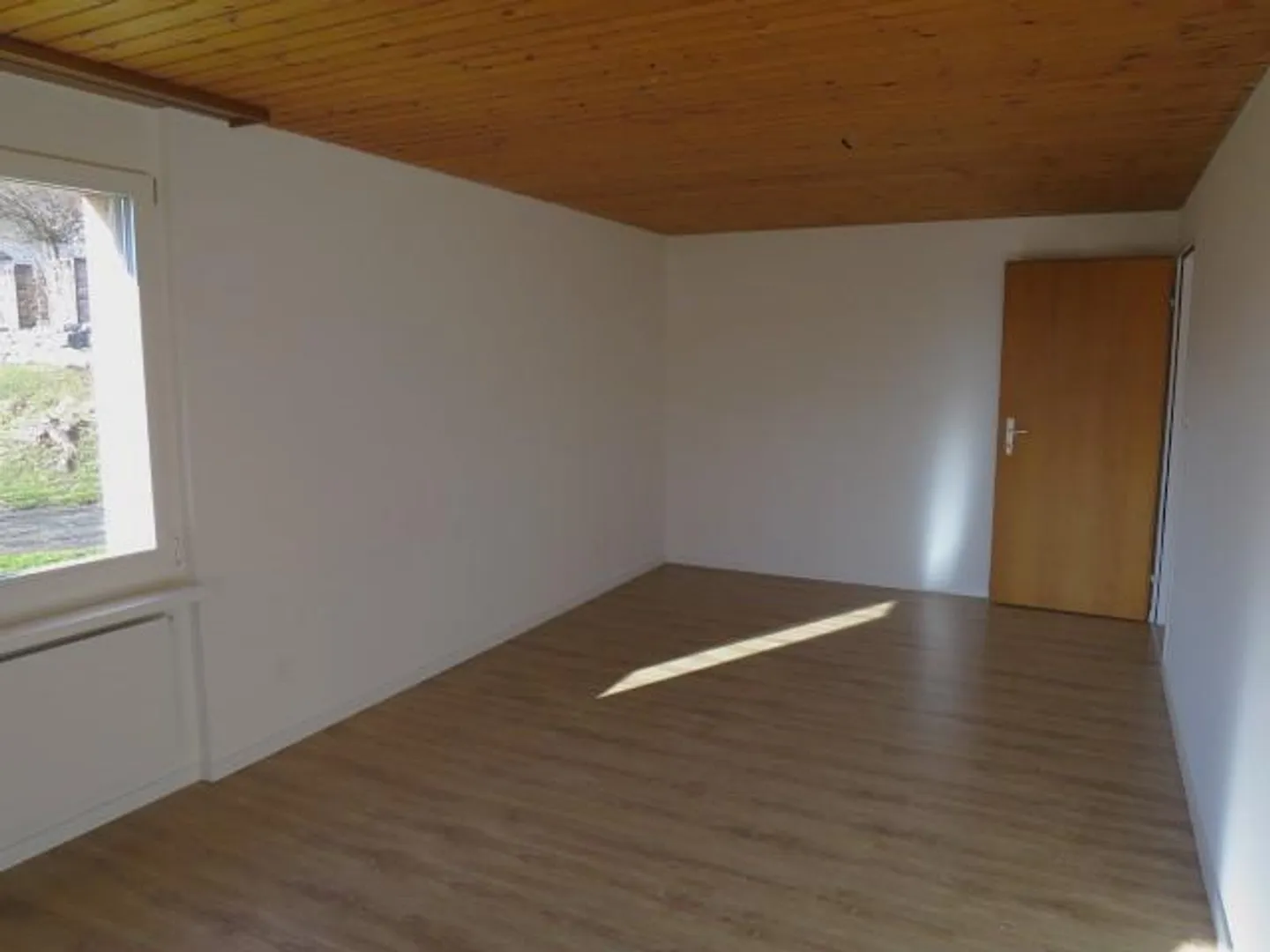 4.5 Room Apartment on the Ground Floor Hanfackerstrasse 5, 8360 Wallenwil - Photo 7 of 12