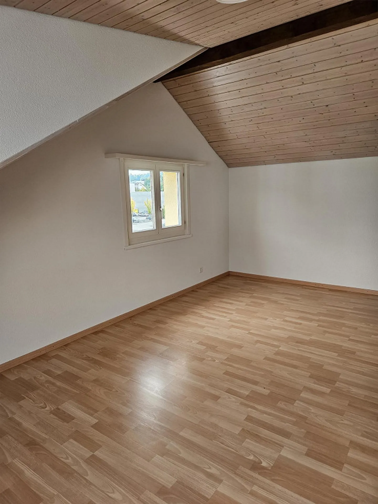 Appartement sous les combles de 2,5 pièces confortable - Photo 5 sur 8