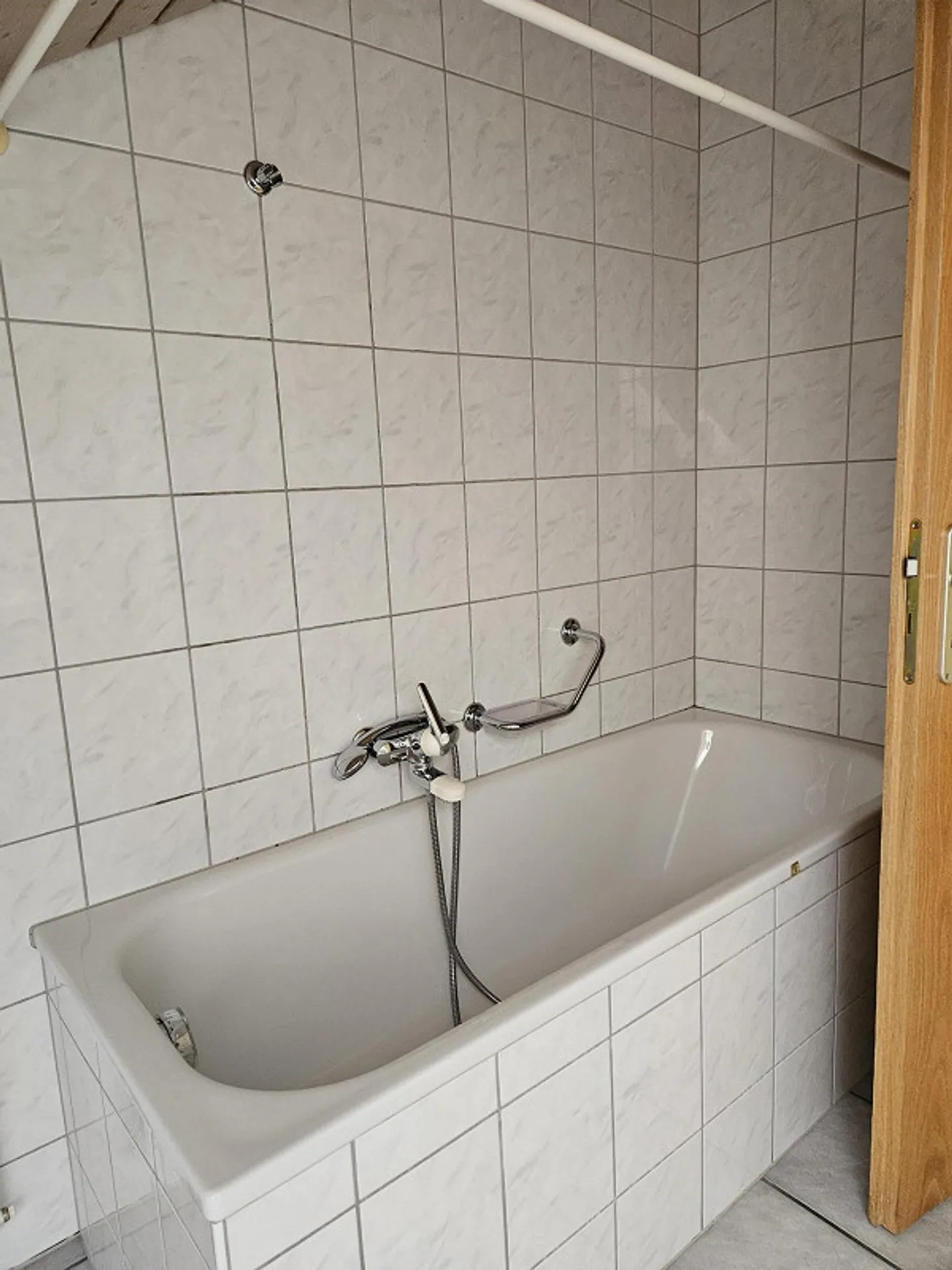 Appartement sous les combles de 2,5 pièces confortable - Photo 7 sur 8