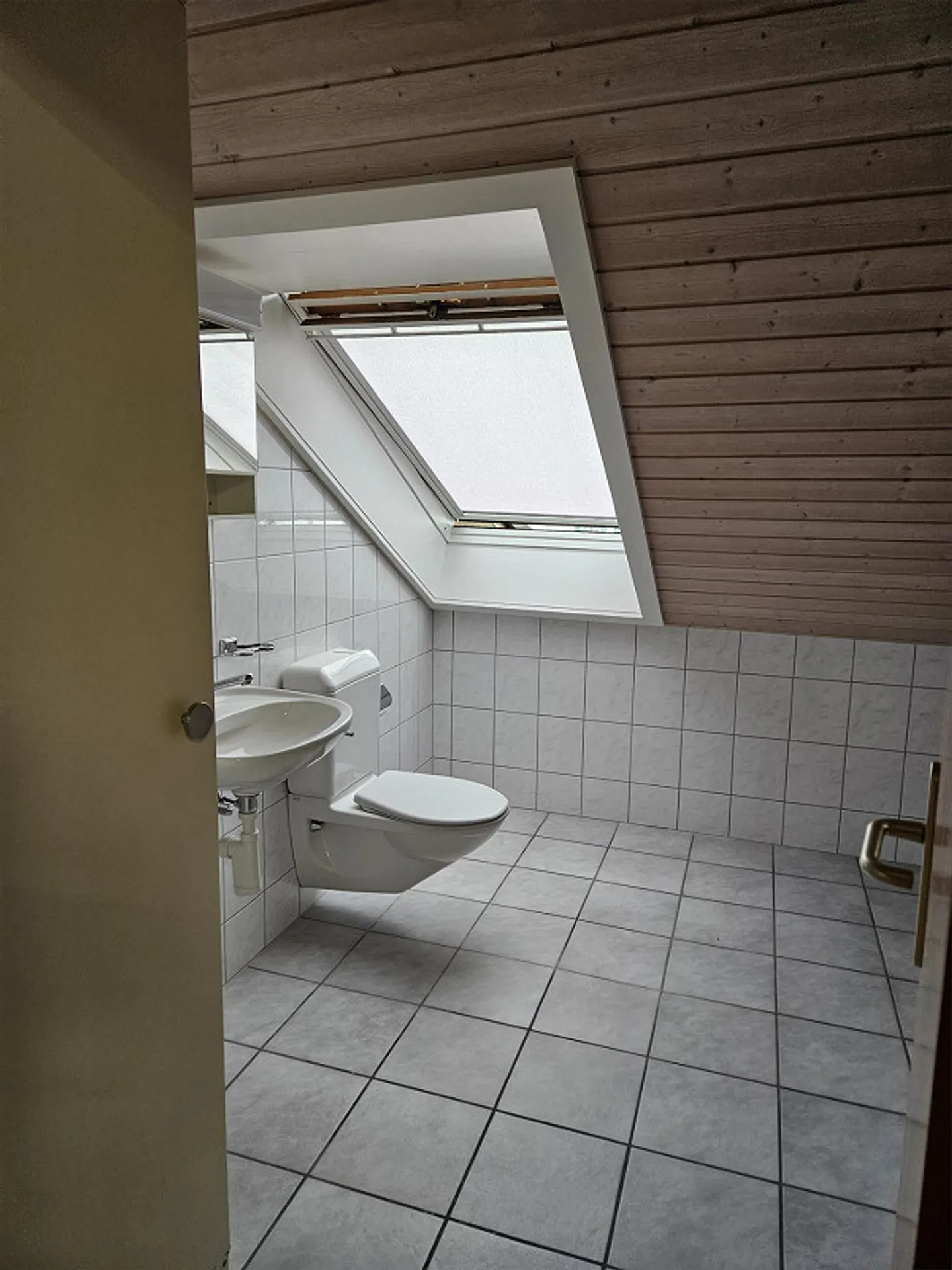 Appartement sous les combles de 2,5 pièces confortable - Photo 8 sur 8