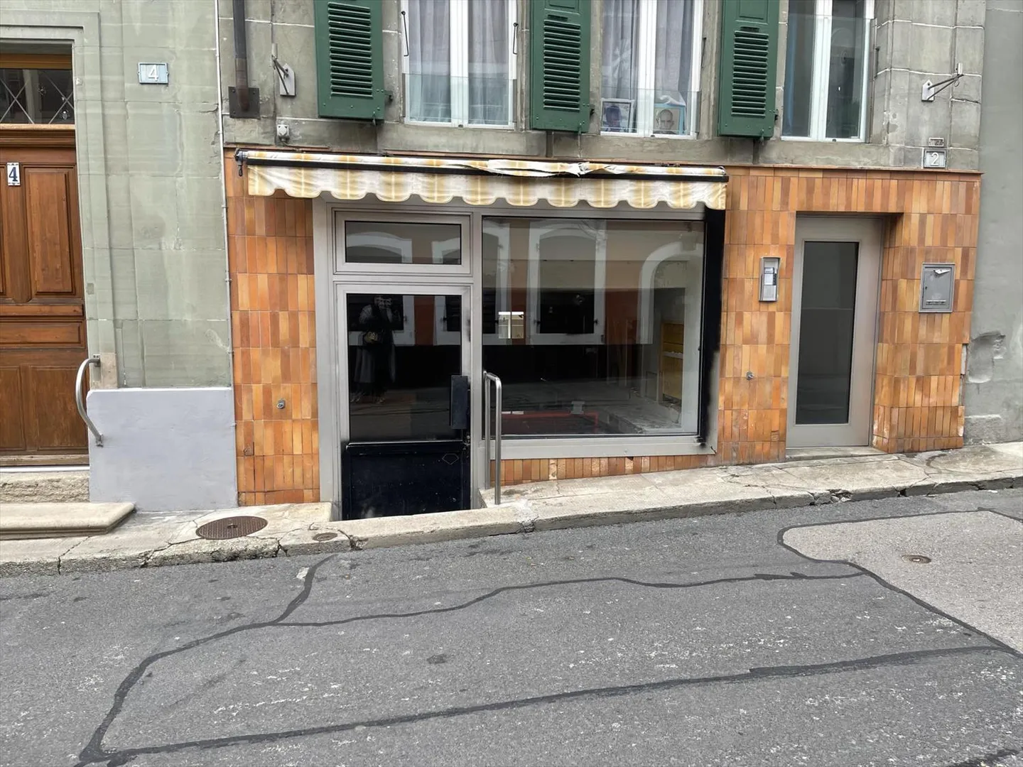Nuovo a Moudon - Spazio commerciale in affitto - Foto 1 di 8