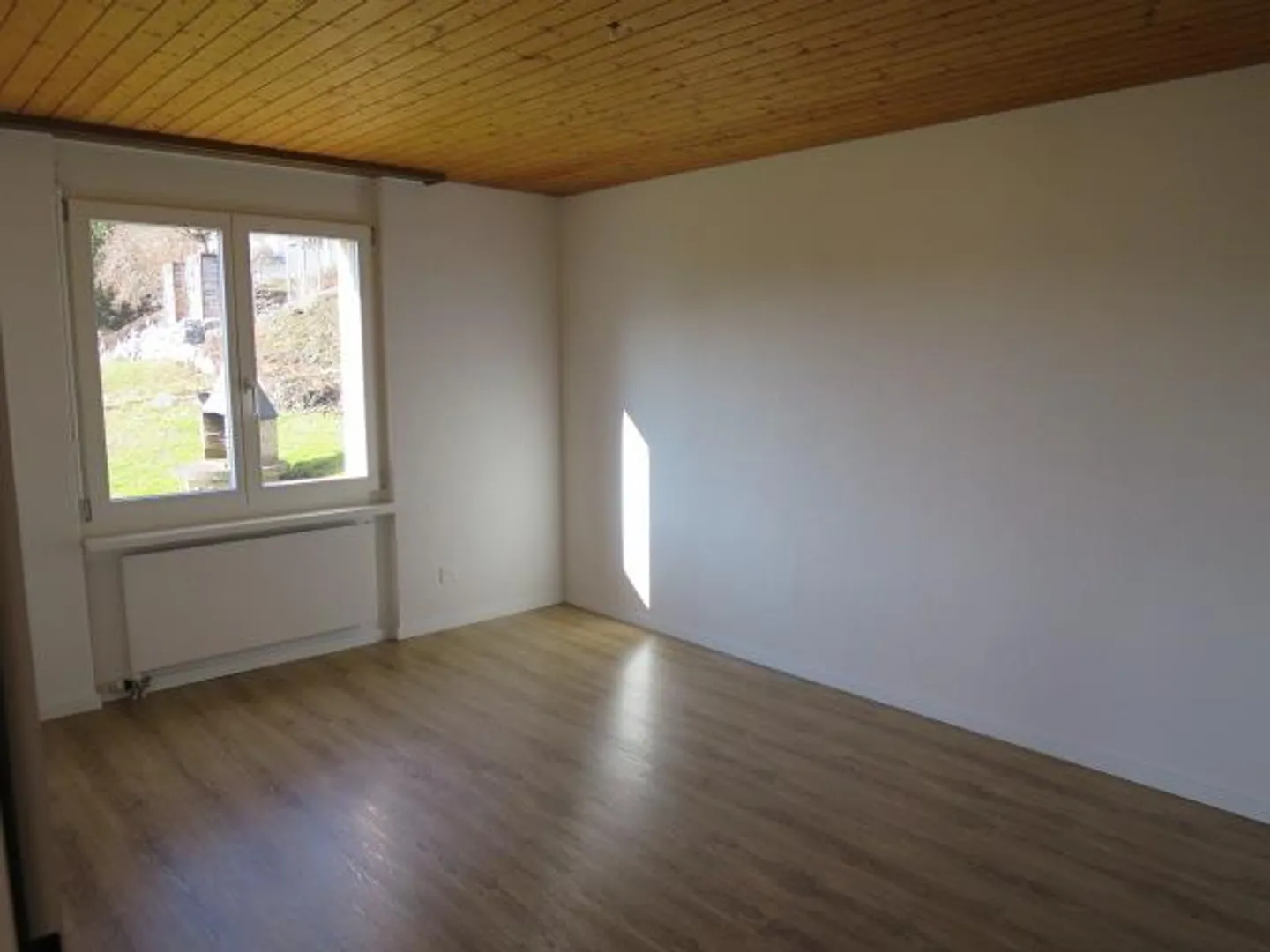 4.5 Room Apartment on the Ground Floor Hanfackerstrasse 5, 8360 Wallenwil - Photo 9 of 12