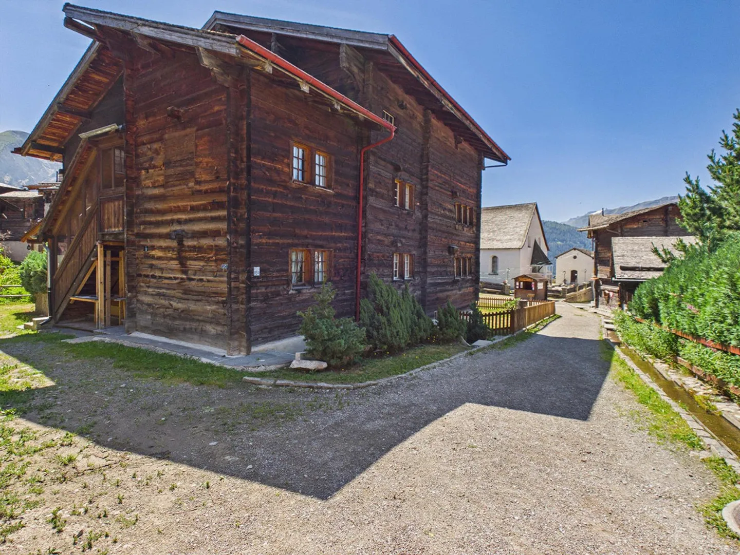 Chalet spacieux au cœur de Bellwald - 11 chambres, beaucoup de potentiel - Photo 7 sur 13