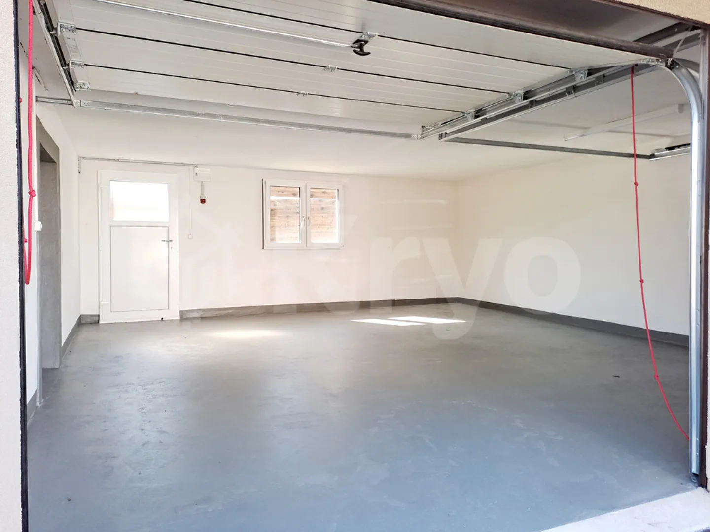 Garage Double Spacieux - Photo 2 sur 4