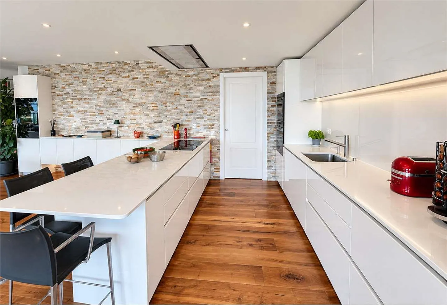 Penthouse avec grande terrasse et vue sur le lac - Photo 3 sur 13