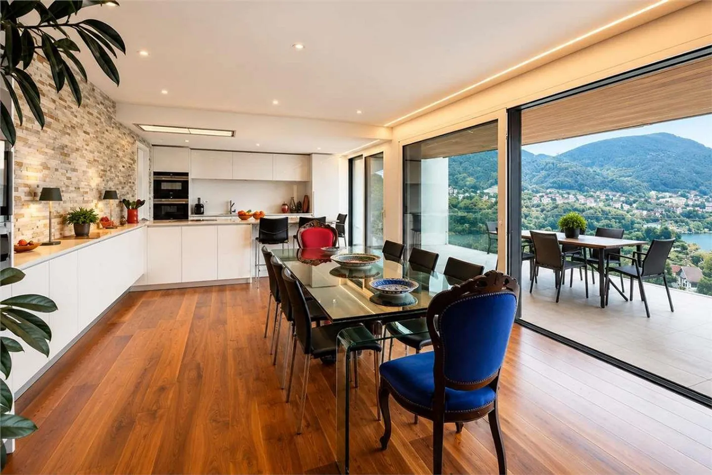 Penthouse avec grande terrasse et vue sur le lac - Photo 4 sur 13
