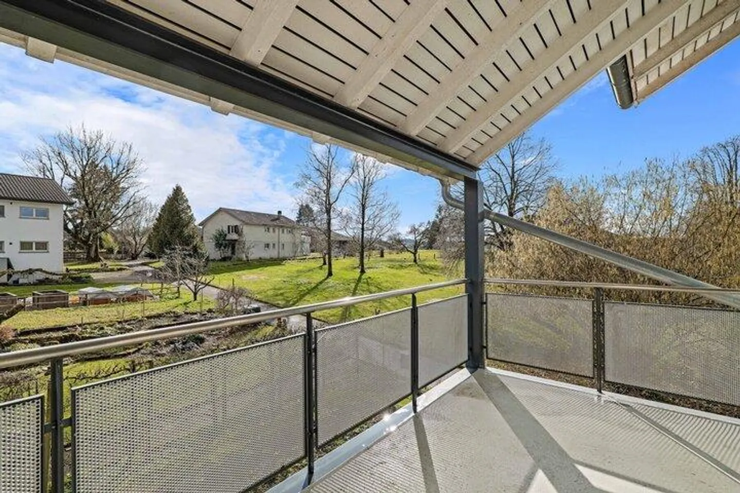 ATTRAKTIVE WOHNUNG MIT BALKON UND GRÜNER AUSSICHT - Foto 7 von 8