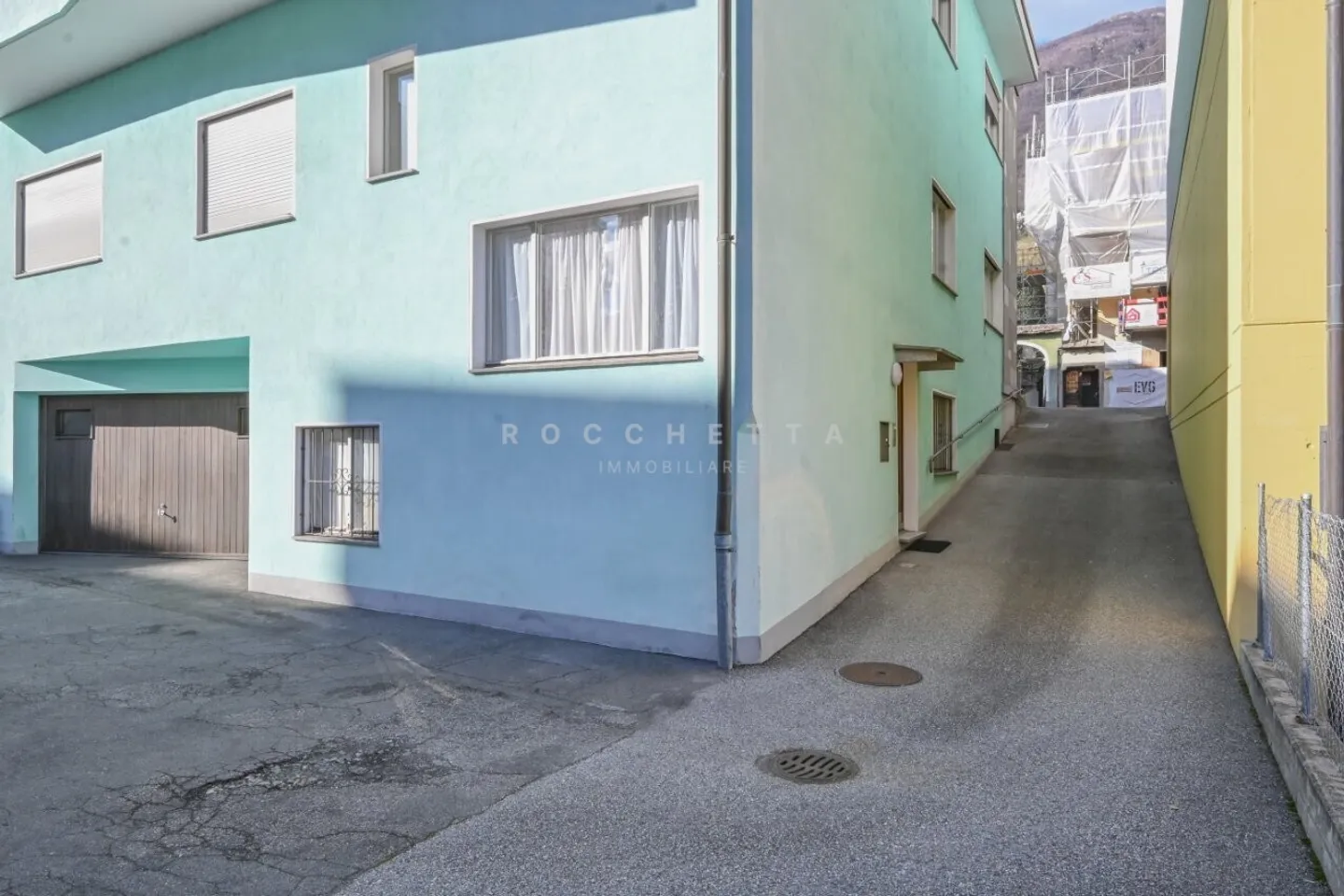 Bâtiment résidentiel et commercial dans un emplacement stratégique - Photo 9 sur 12