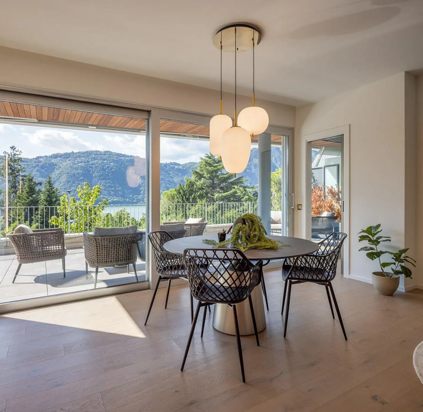 Magnifique appartement de 3,5 pièces avec vue sur le lac - Photo 1 sur 13