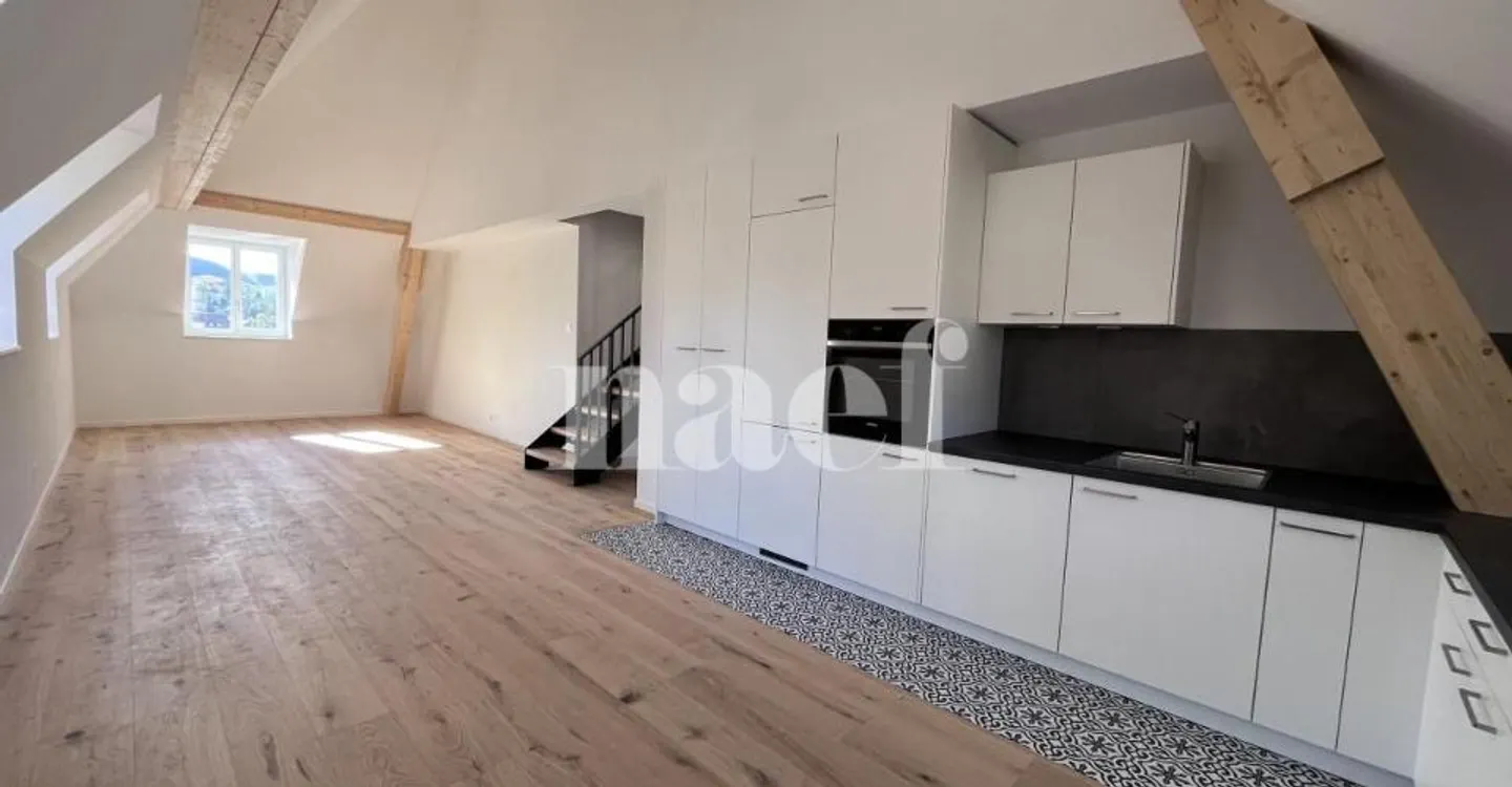Magnifico duplex di 4,5 locali al 4° piano Est - Foto 2 di 8