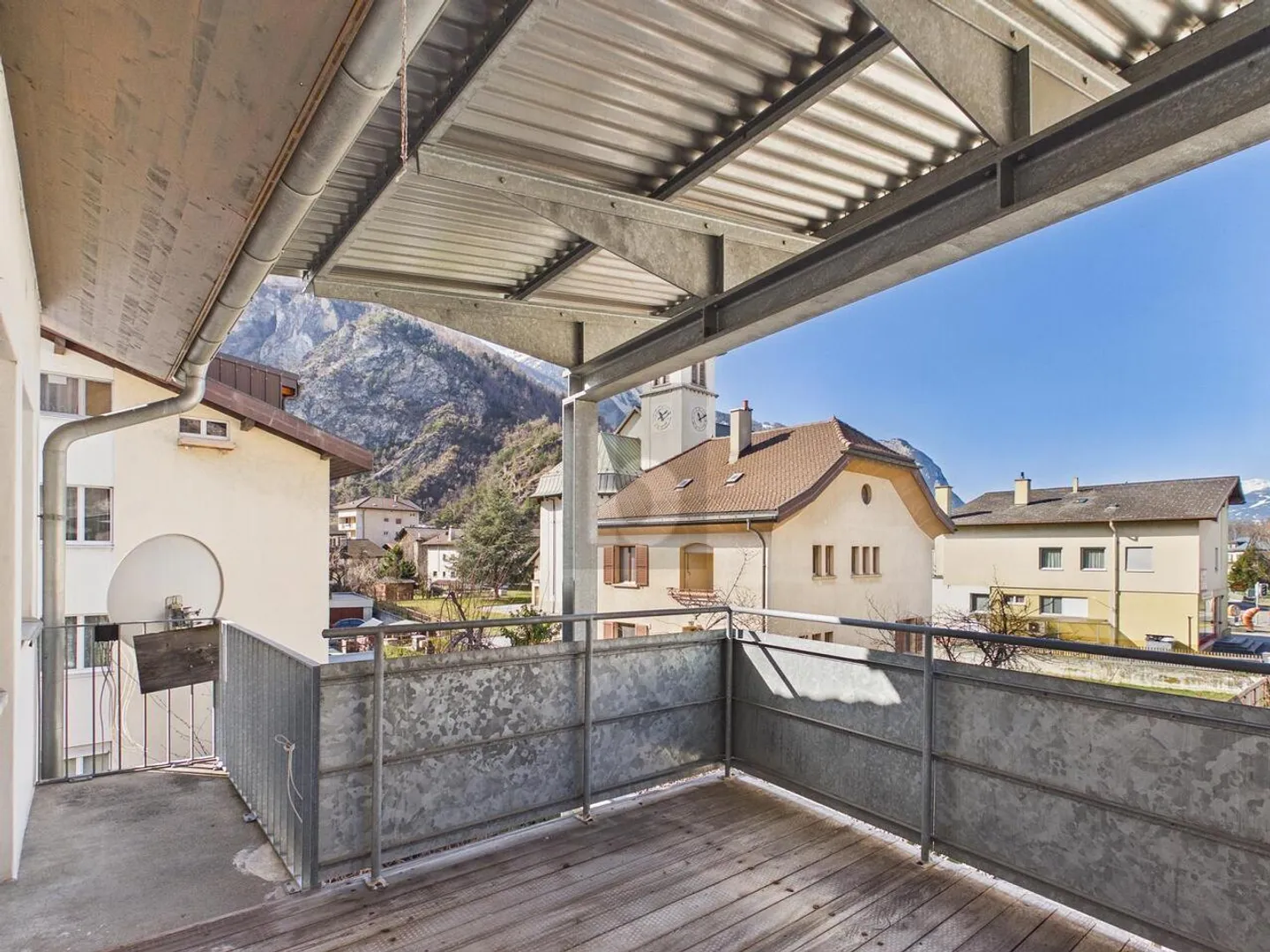 ATTRACTIVE WITH BALCONY AND EVENING SUN - Photo 1 of 6