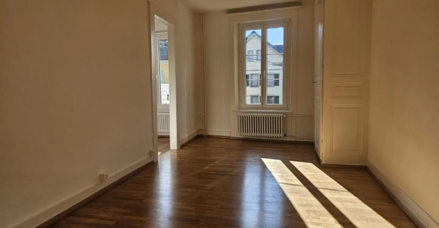 Large 5.5-room apartment on the 1st floor with cellar - Photo 4 of 7