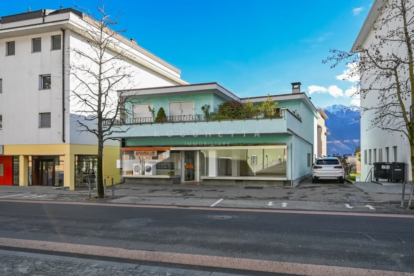 Bâtiment résidentiel et commercial dans un emplacement stratégique - Photo 1 sur 12