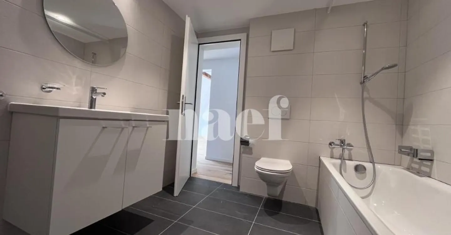 Magnifico duplex di 4,5 locali al 4° piano Est - Foto 8 di 8