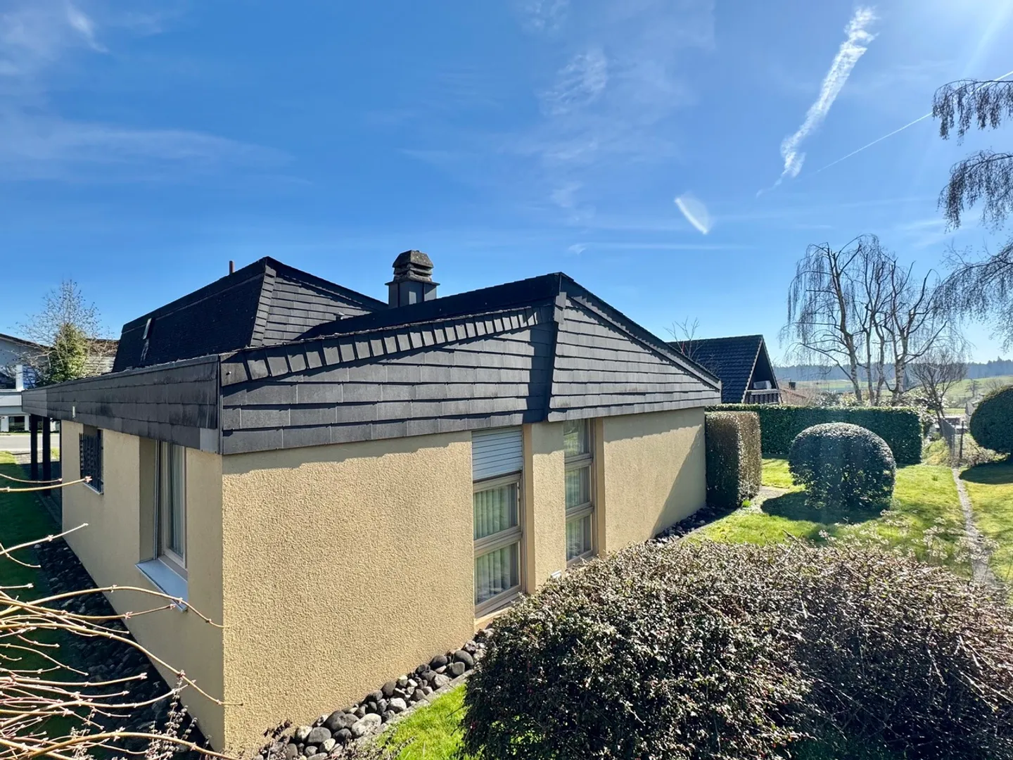 6.5 Room Bungalow - sunny, large garden - Photo 1 of 12