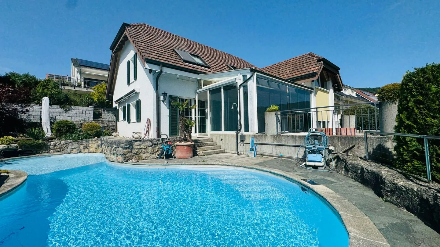 Detached 4.5-room single-family house with pool, sauna, winter garden, double garage & view - Photo 1 of 25