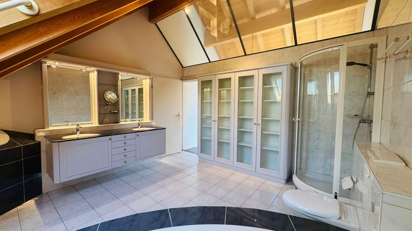 Detached 4.5-room single-family house with pool, sauna, winter garden, double garage & view - Photo 3 of 25