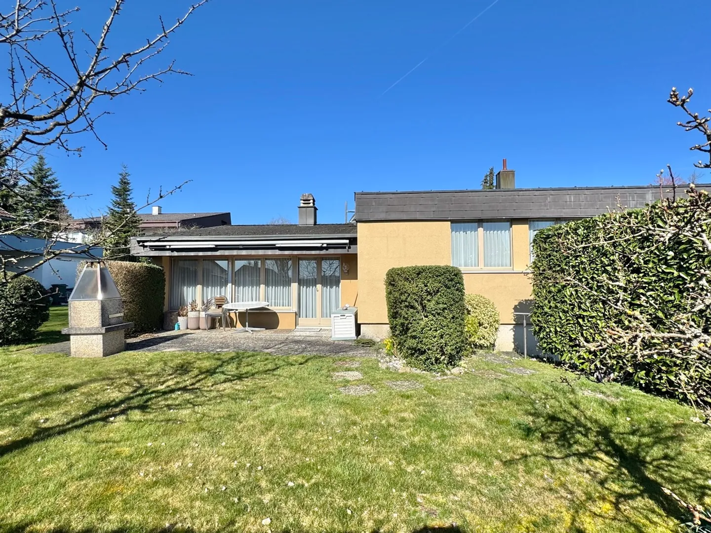 6.5 Room Bungalow - sunny, large garden - Photo 2 of 12