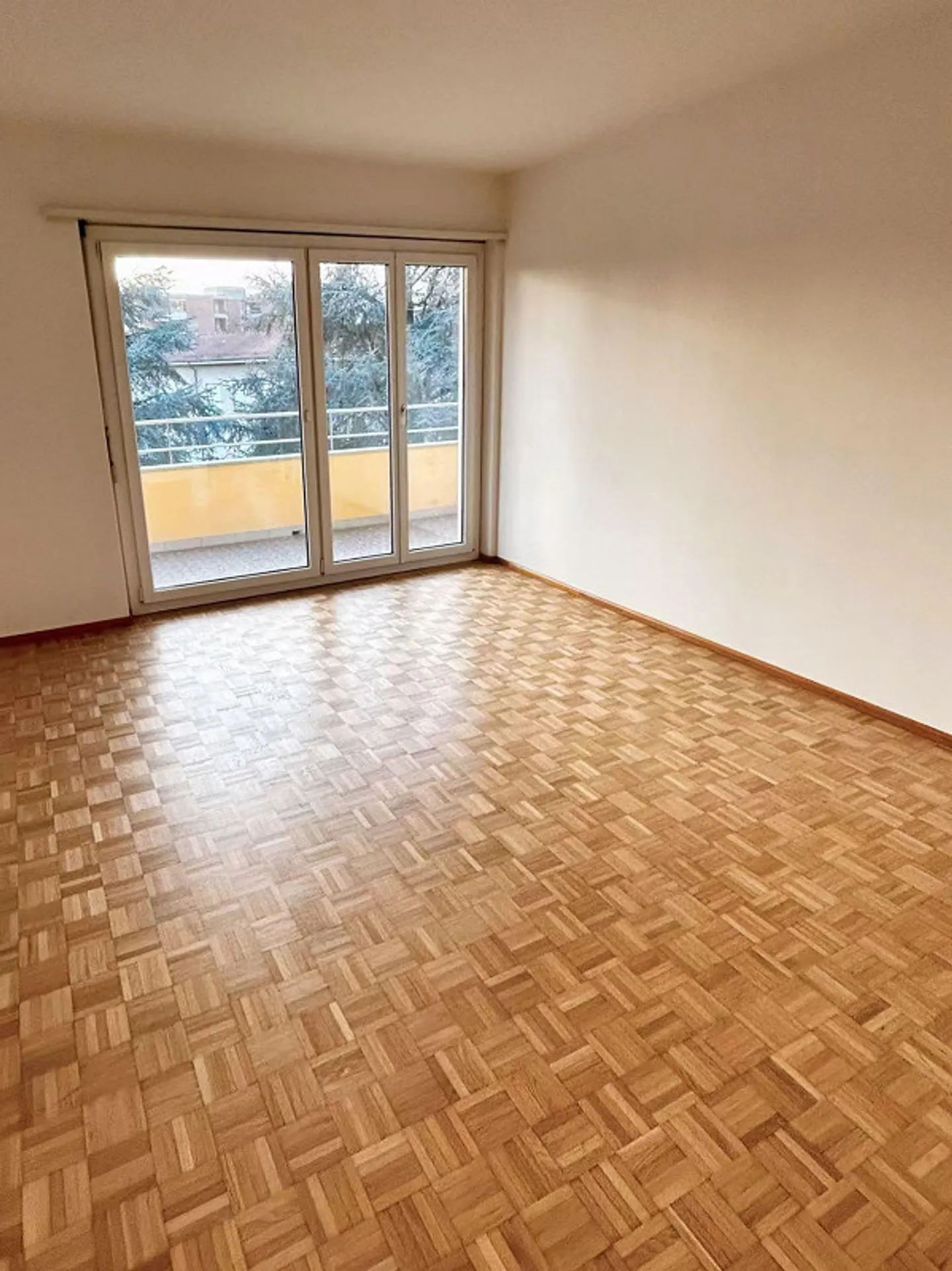 Helle 3.5-Zimmer-Wohnung mit Balkon und Parkplätzen in Lugano-Viganello - Foto 2 von 13