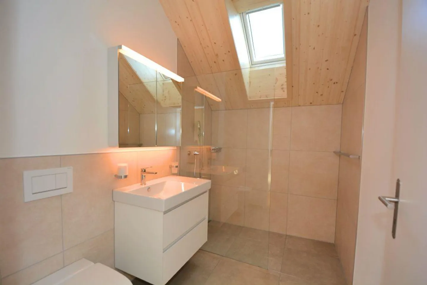 FIRST OCCUPANCY | CHARMING PENTHOUSE APARTMENT | CLOSE TO NATURE - Photo 5 of 12