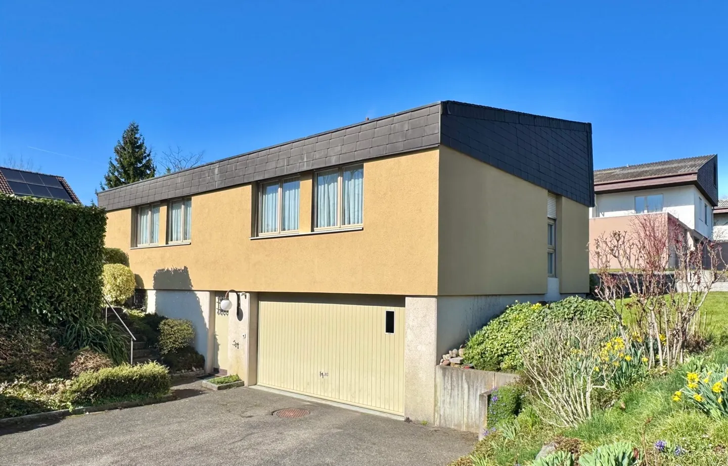 6.5 Room Bungalow - sunny, large garden - Photo 10 of 12