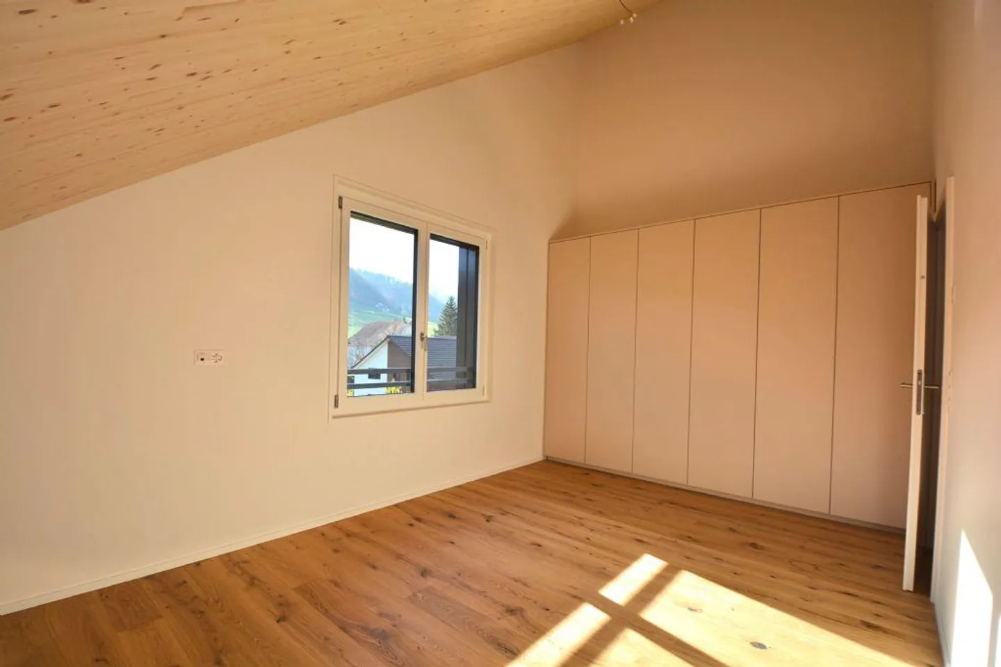 FIRST OCCUPANCY | CHARMING PENTHOUSE APARTMENT | CLOSE TO NATURE - Photo 6 of 12