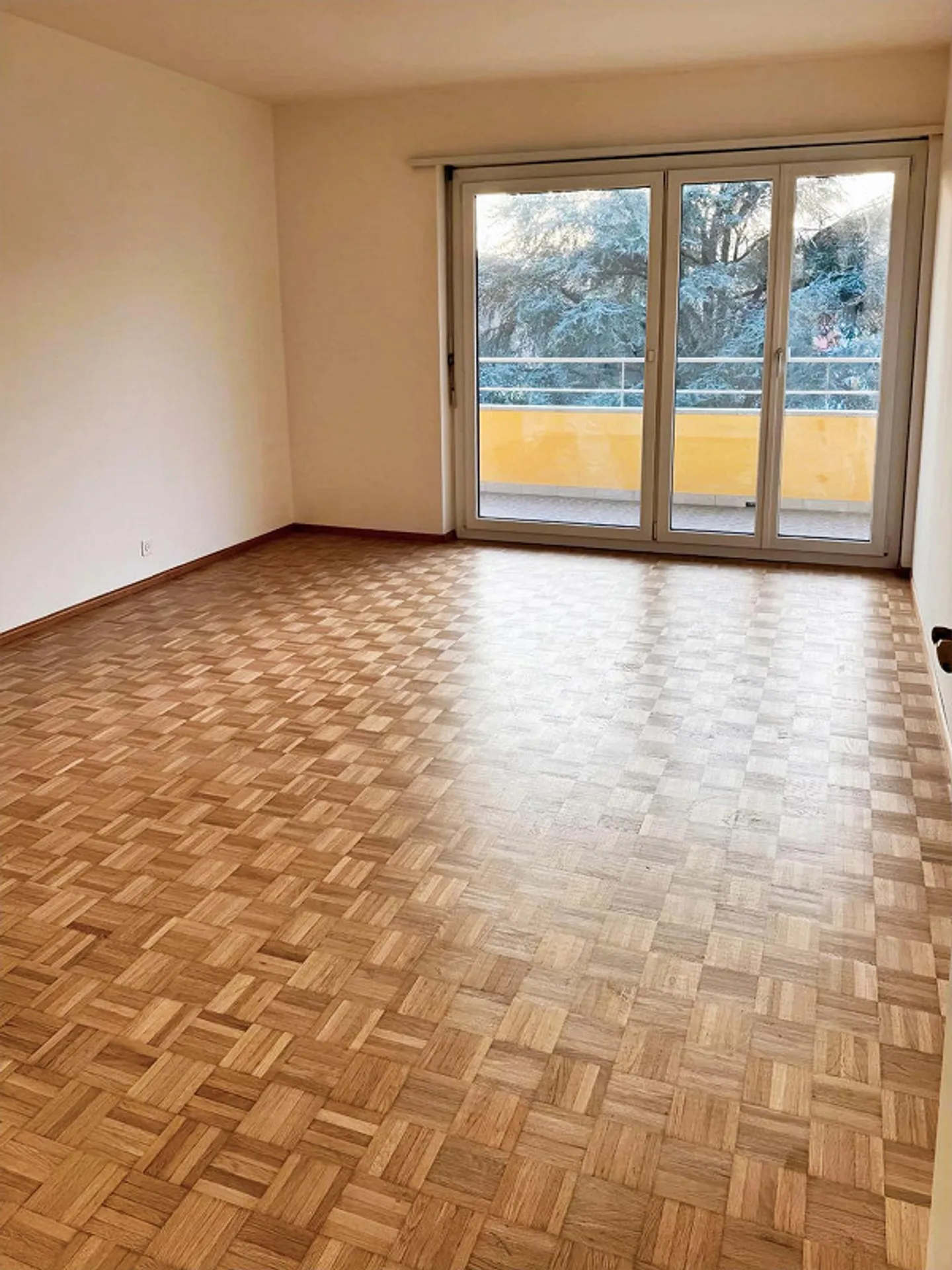Helle 3.5-Zimmer-Wohnung mit Balkon und Parkplätzen in Lugano-Viganello - Foto 4 von 13