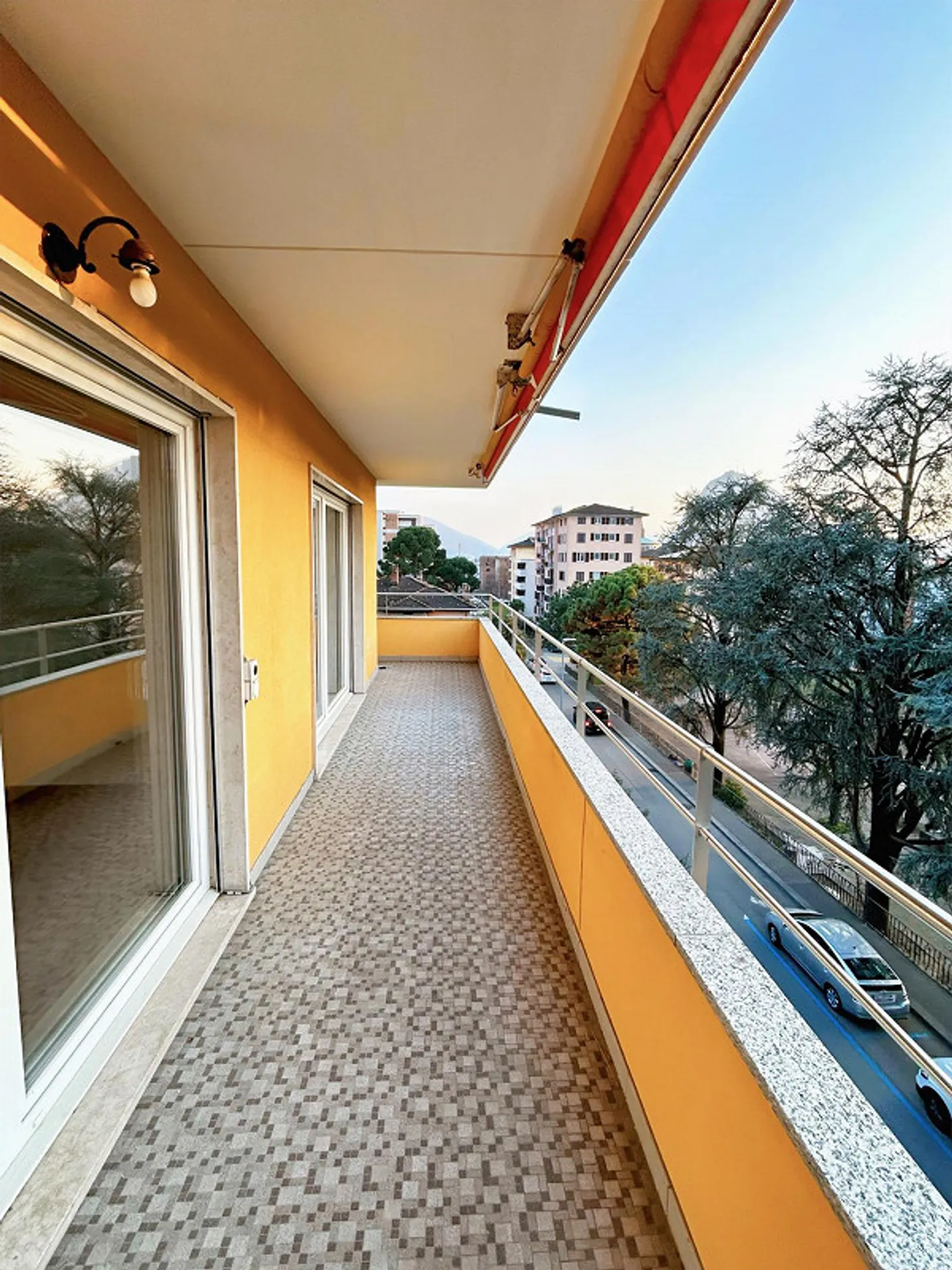 Helle 3.5-Zimmer-Wohnung mit Balkon und Parkplätzen in Lugano-Viganello - Foto 11 von 13