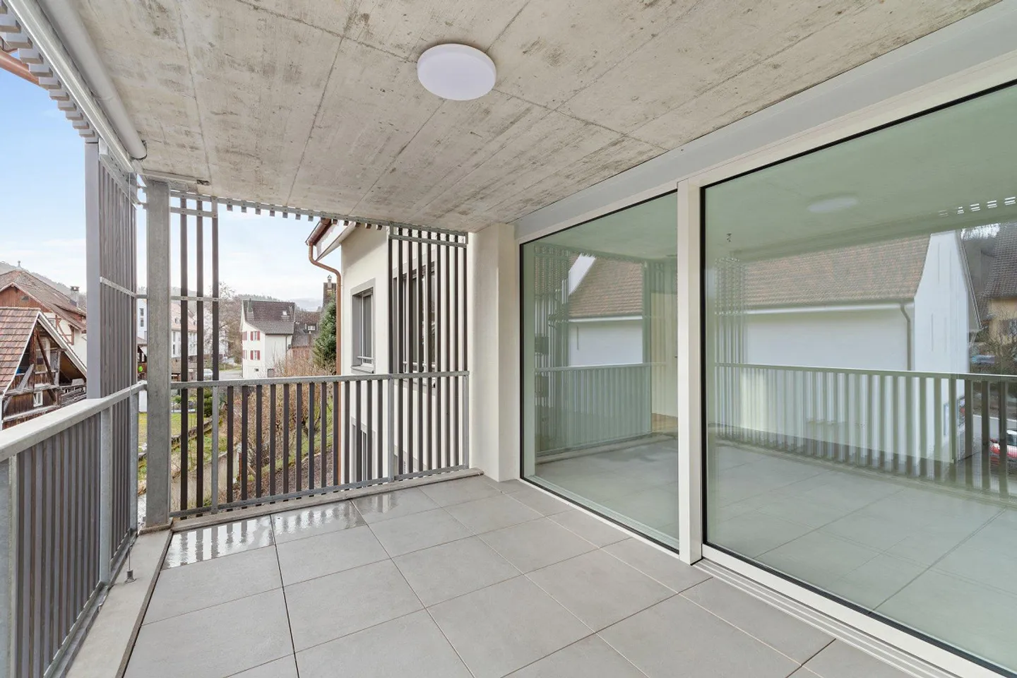 Appartamento moderno con balcone - Foto 4 di 9